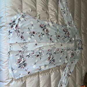 Grey and white floral long sleeve robe